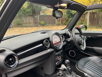 Used MINI Convertible 2011 for sale - 76995182: Photo