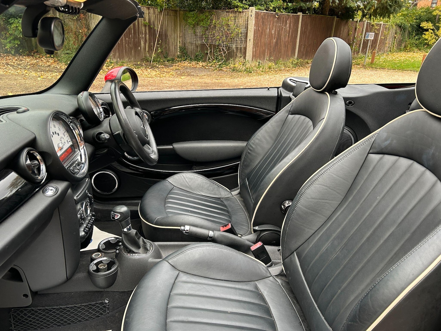 Used MINI Convertible 2011 for sale - 76995182: Photo 8