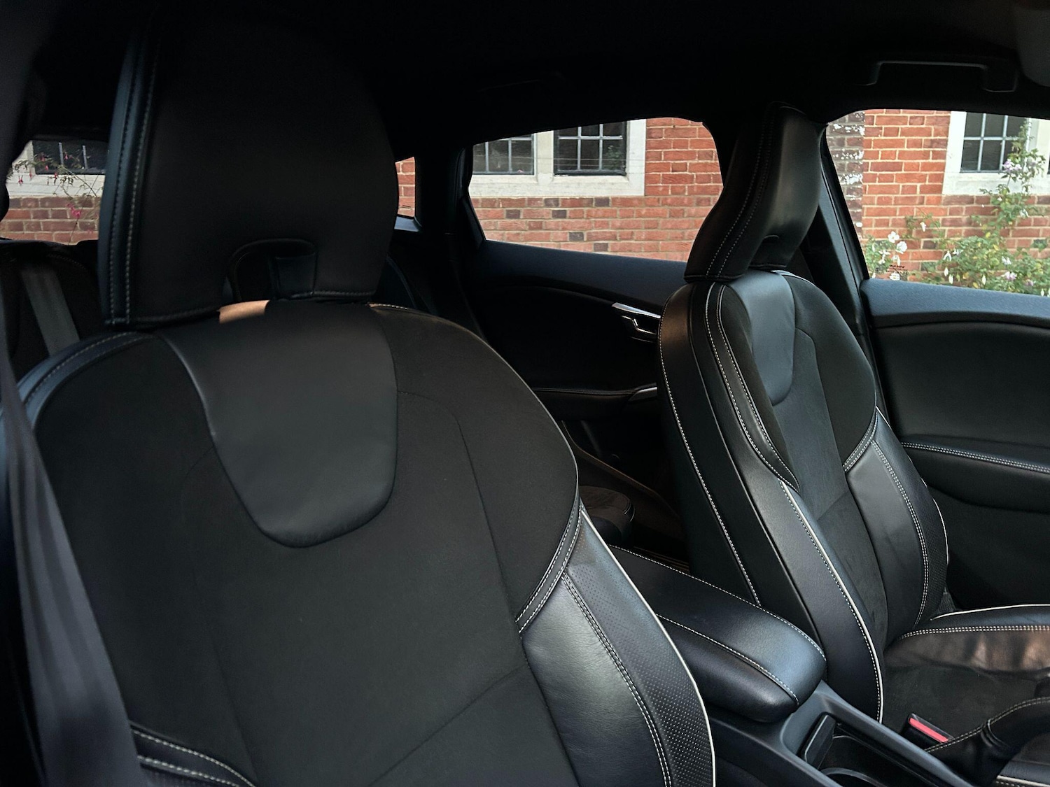 Used Volvo V40 2017 for sale - 76995539: Photo 8