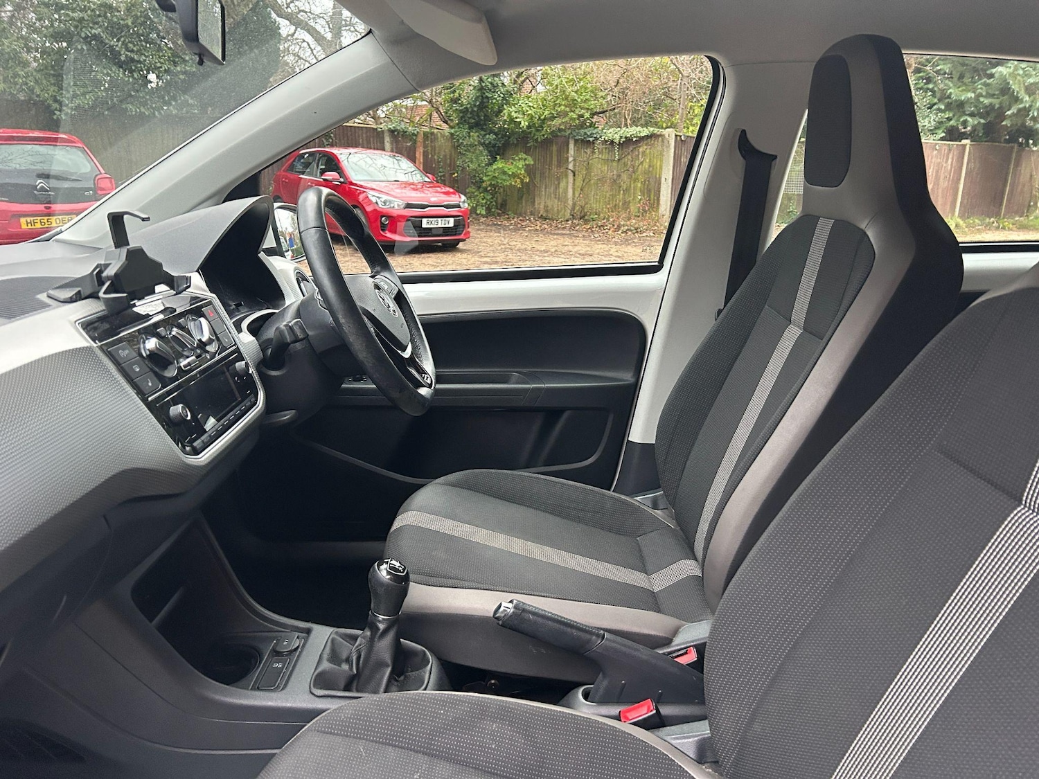 Used Volkswagen up! 2017 for sale - 76239707: Photo 3