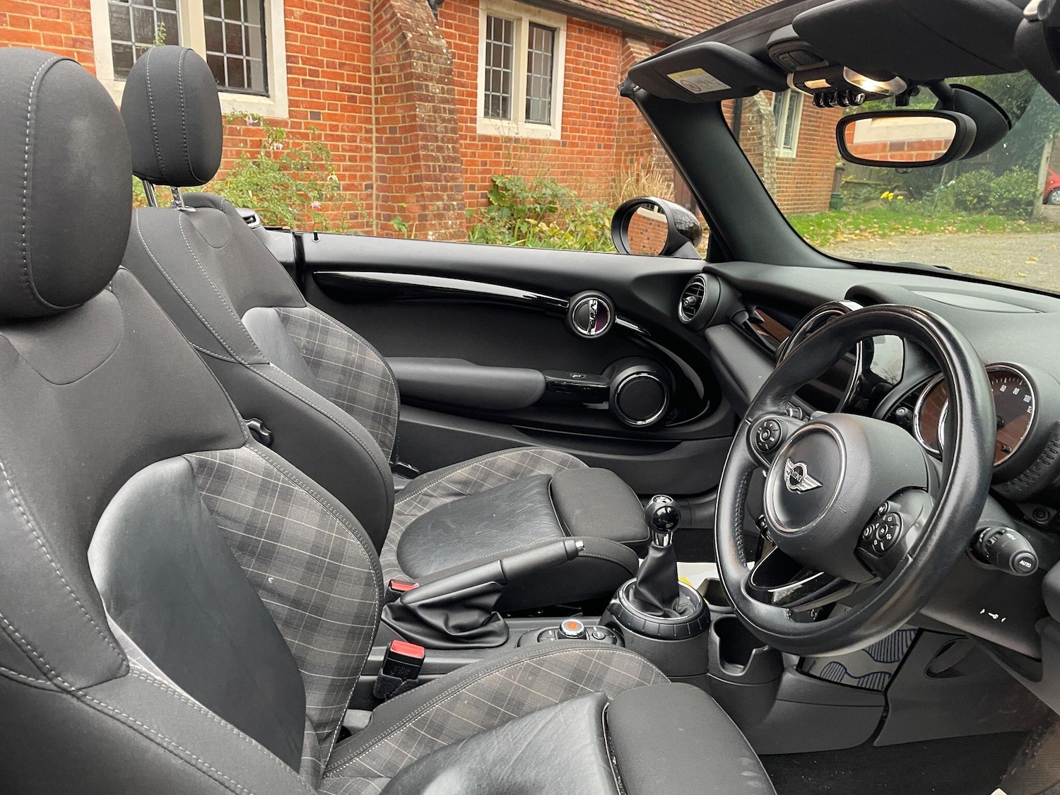 Used MINI Convertible 2017 for sale - 76607500: Photo 2