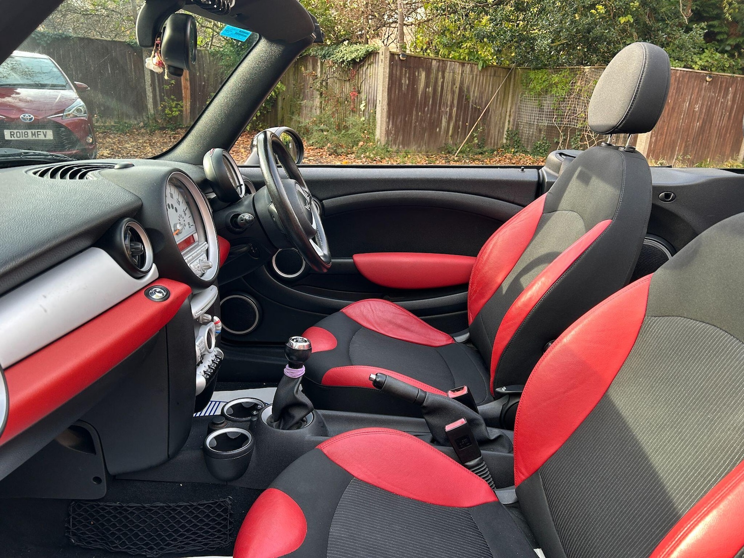 Used MINI Convertible 2010 for sale - 76562035: Photo 3