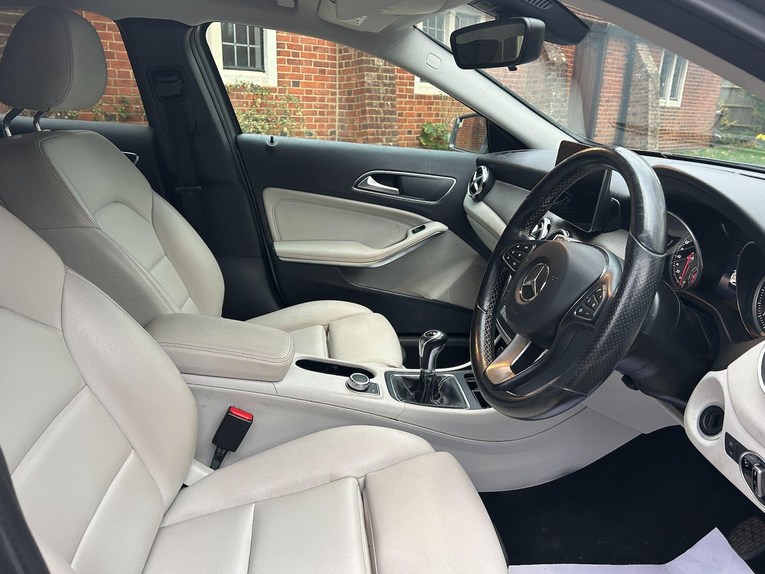 Used Mercedes-Benz GLA 2017 for sale - 76752677: Photo 2