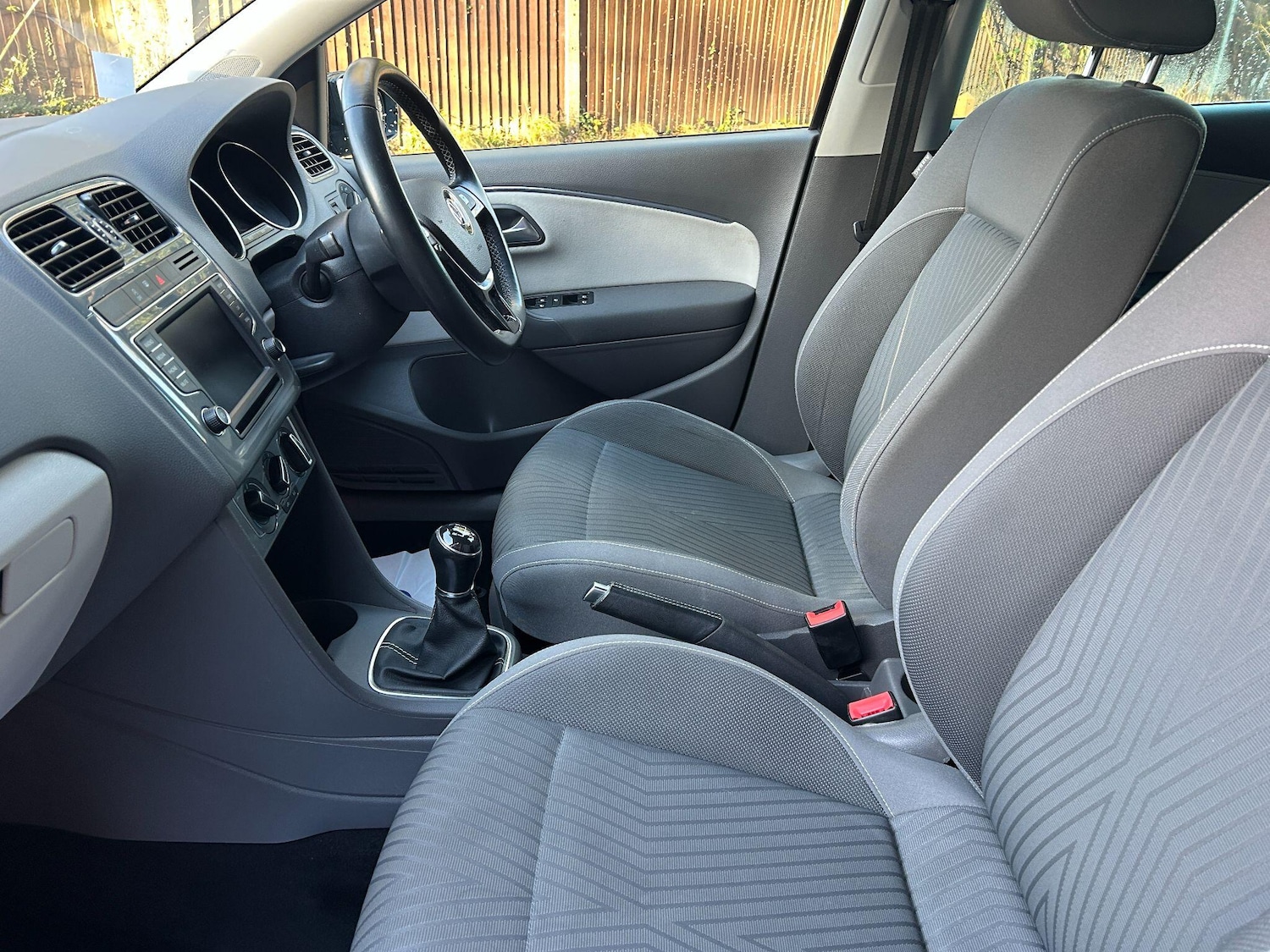 Used Volkswagen Polo 2015 for sale - 76865137: Photo 3