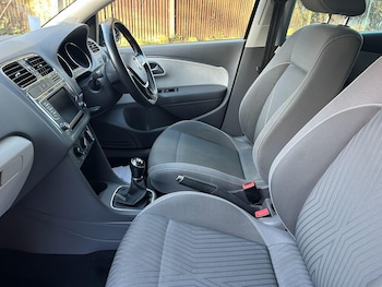 Used Volkswagen Polo 2015 for sale - 76865137: Photo