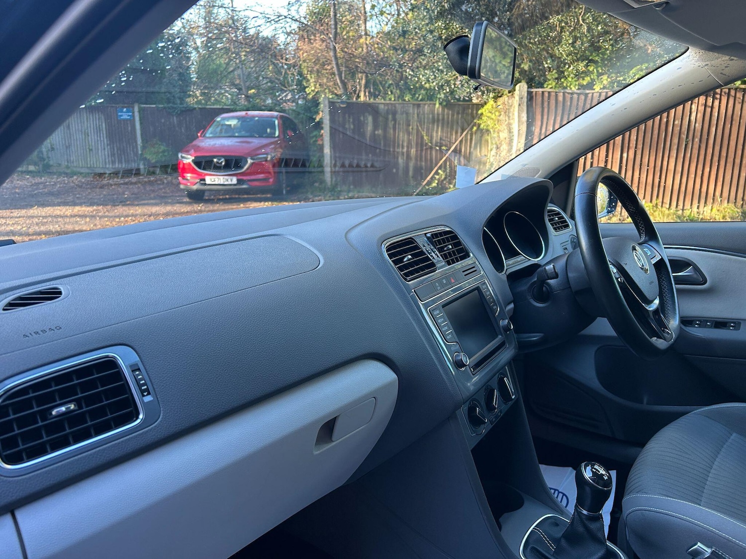 Used Volkswagen Polo 2015 for sale - 76865137: Photo 4