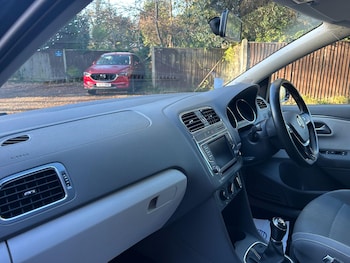 Used Volkswagen Polo 2015 for sale - 76865137: Photo