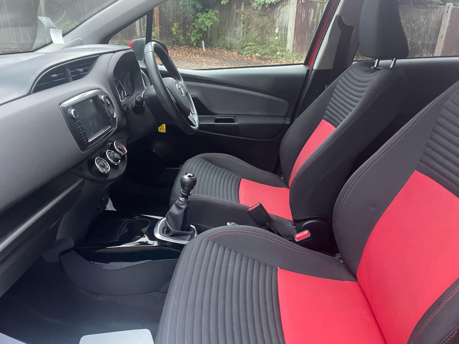 Used Toyota Yaris 2015 for sale - 76688661: Photo 3