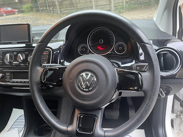 Used Volkswagen up! 2014 for sale - 76284444: Photo 3