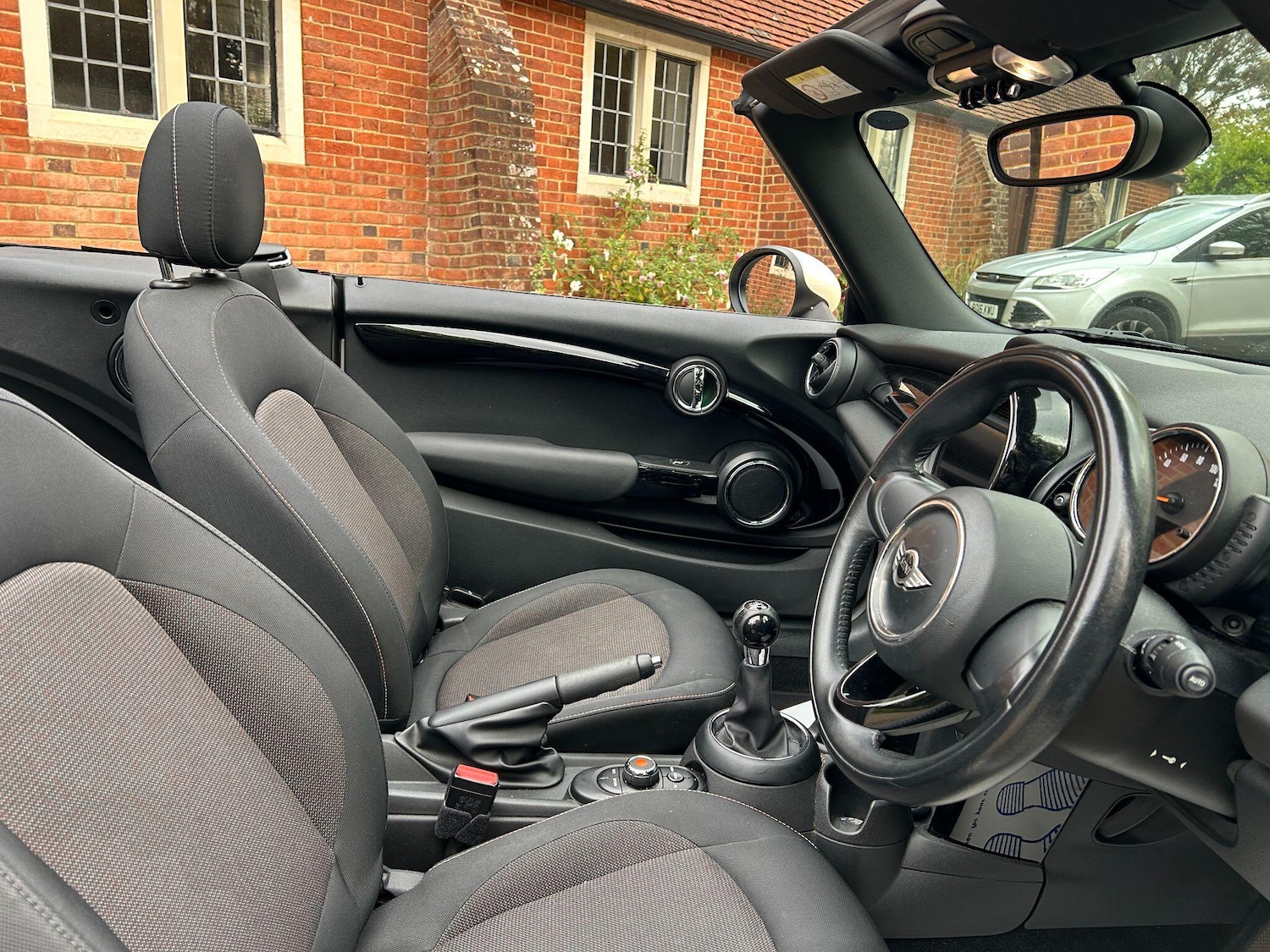 Used MINI Convertible 2017 for sale - 76389276: Photo 2