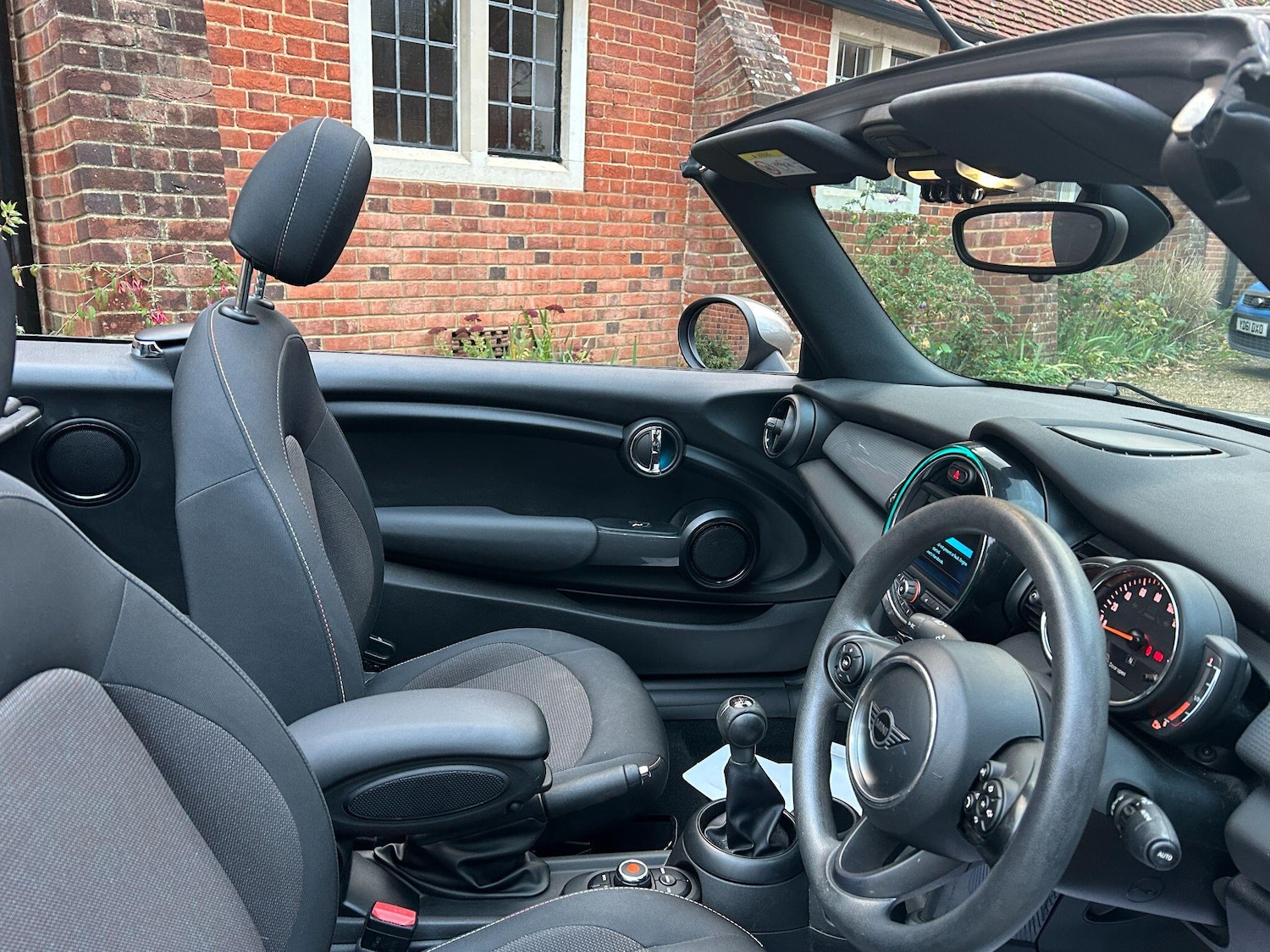 Used MINI Convertible 2018 for sale - 76644955: Photo 2