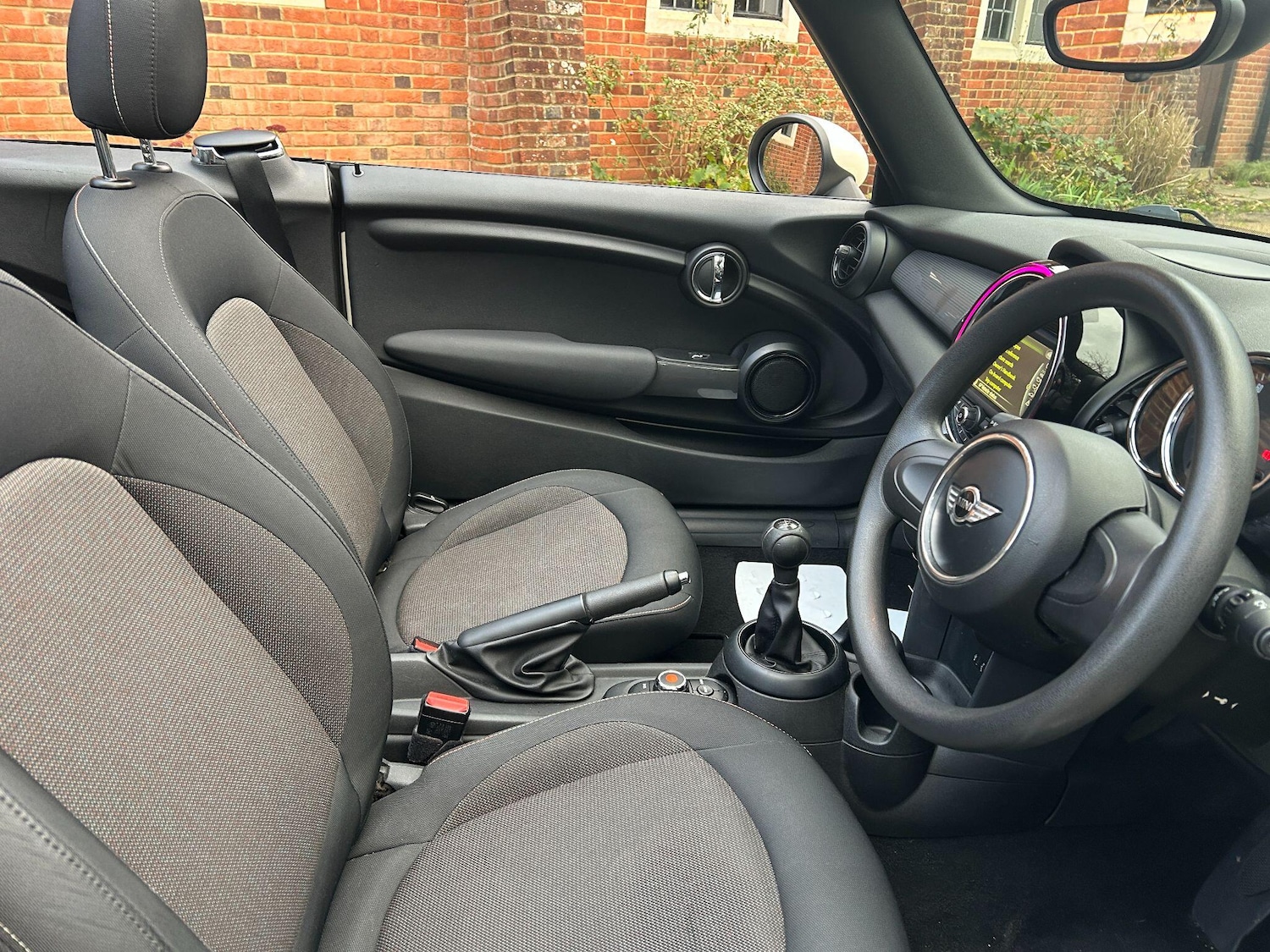 Used MINI Convertible 2016 for sale - 76742483: Photo 2