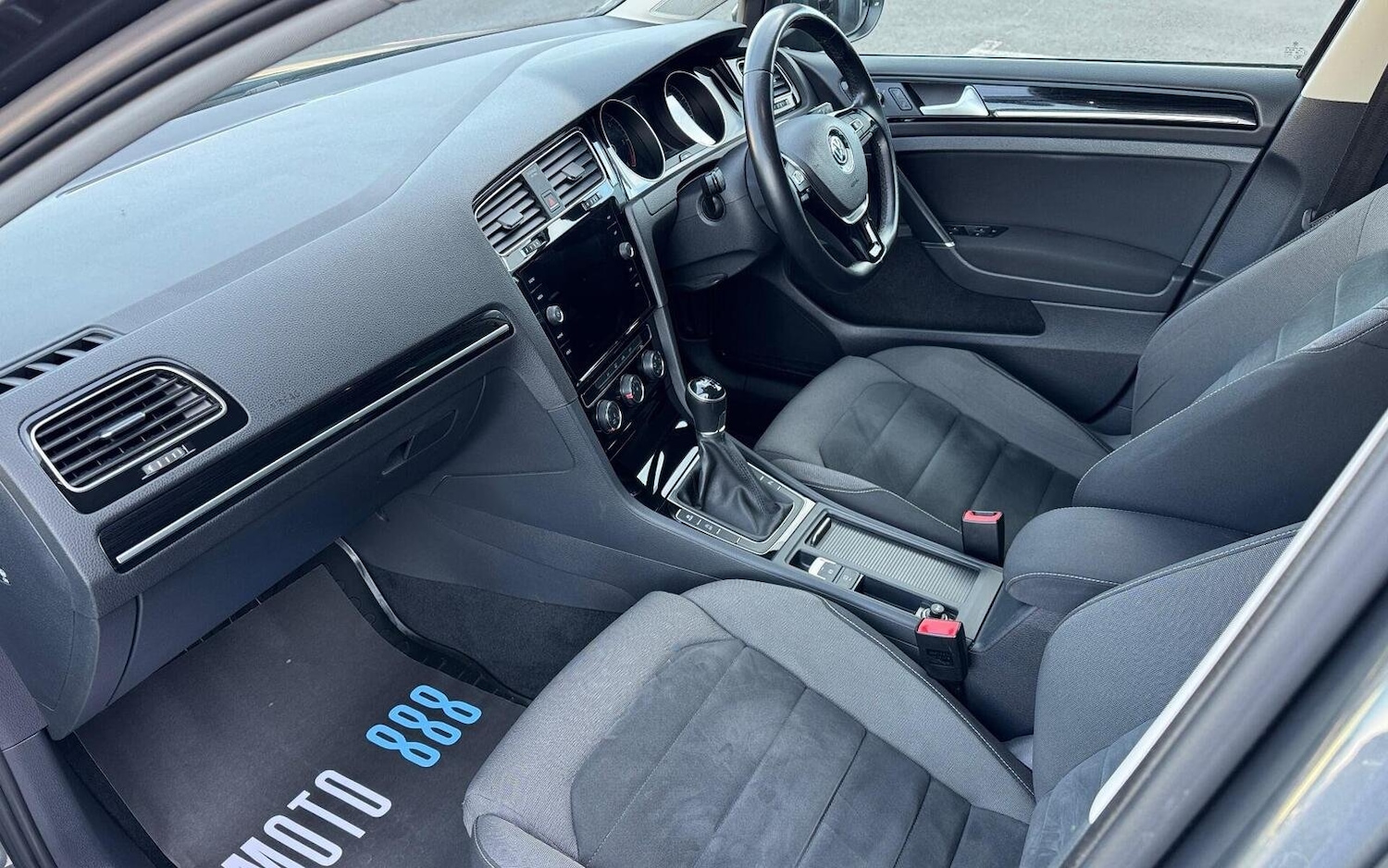 Used Volkswagen Golf 2018 for sale - 76618732: Photo 29