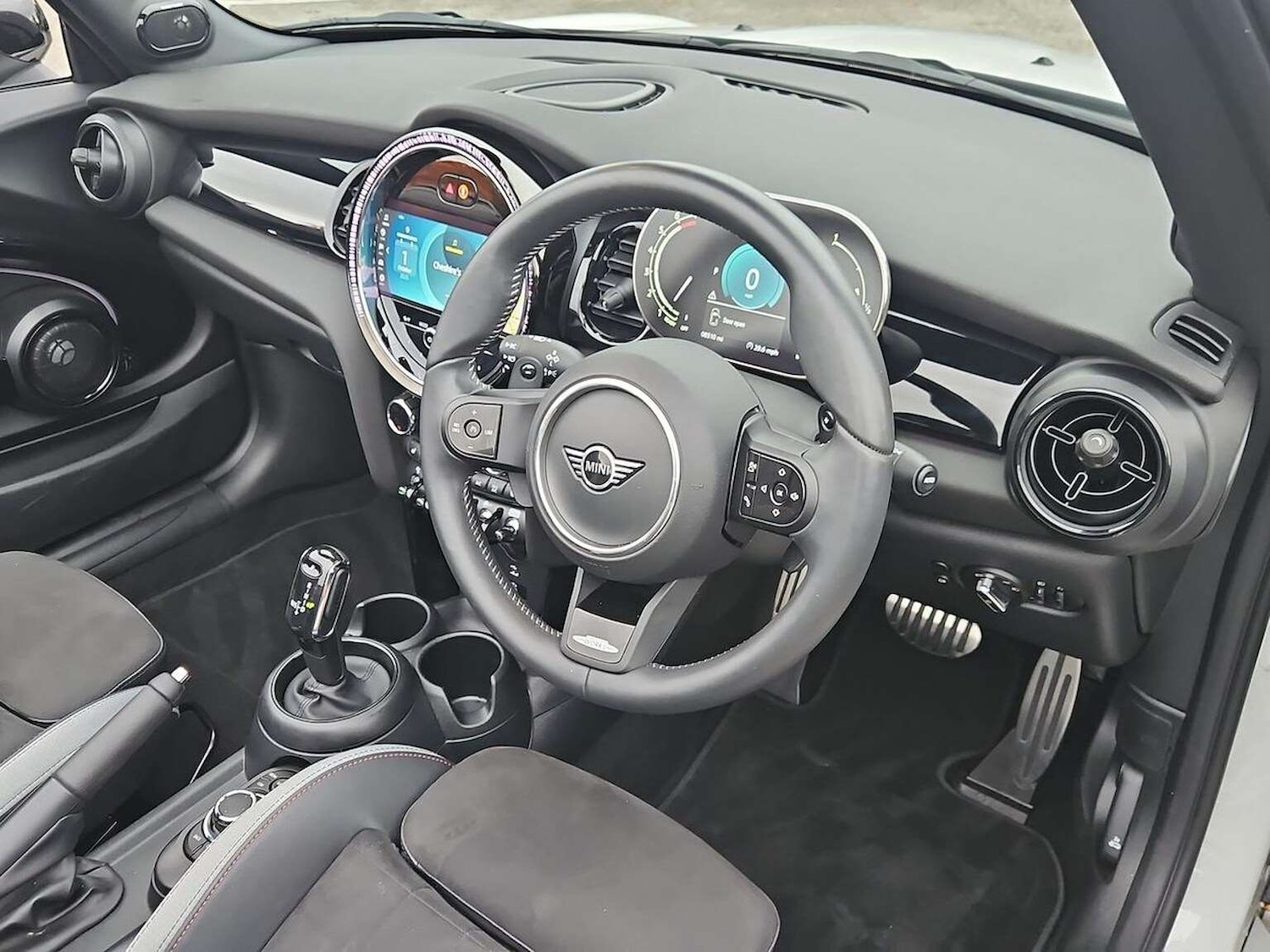 Used MINI Convertible 2024 for sale - 76763513: Photo 16