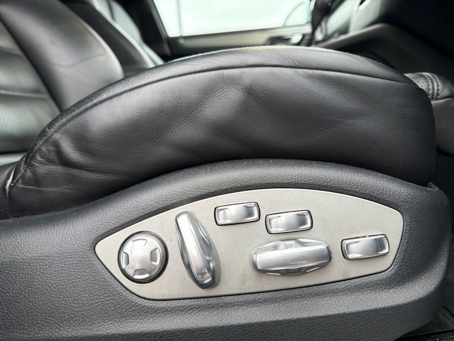 Used Porsche Macan 2015 for sale - 76830667: Photo 33