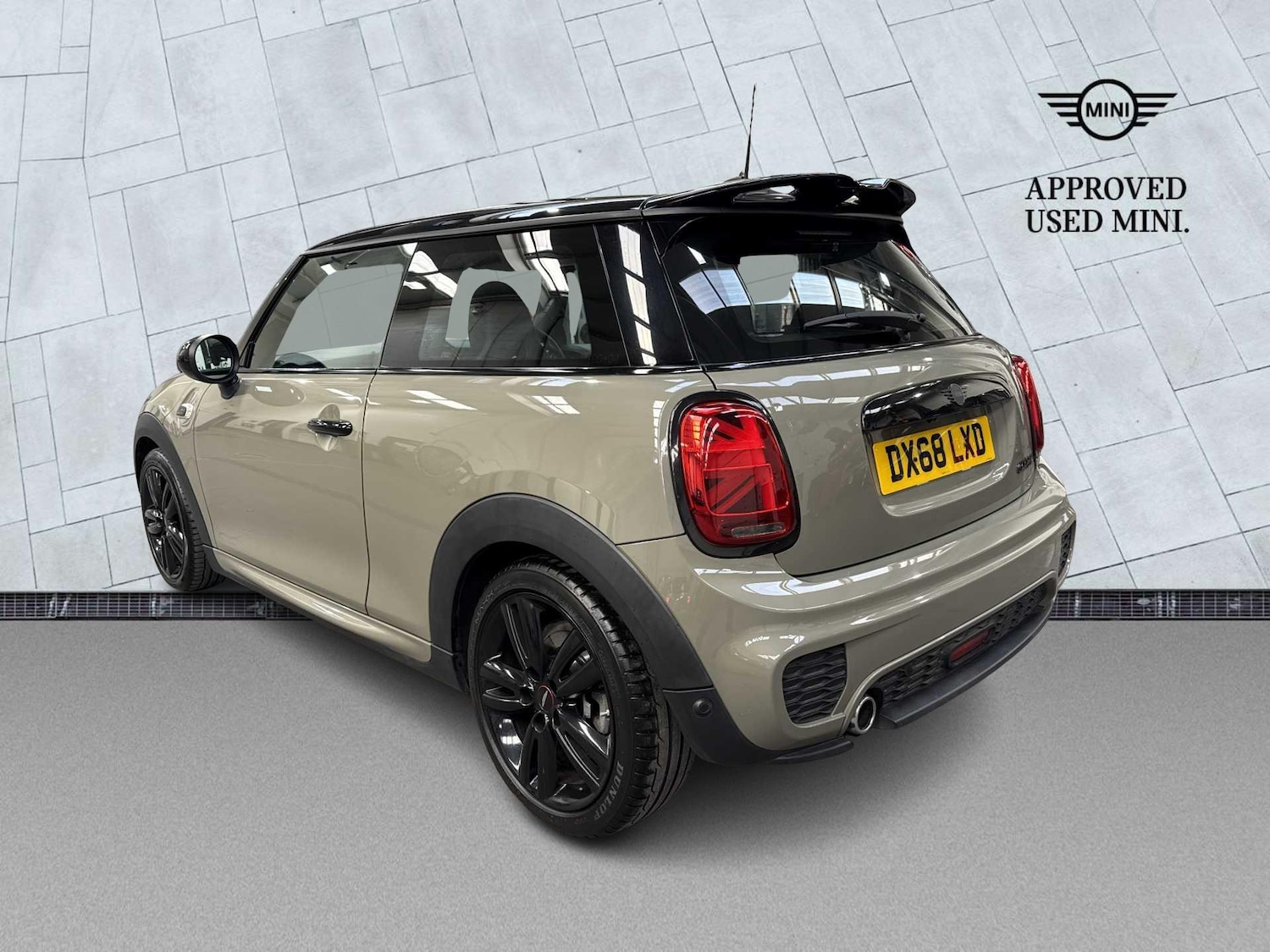 Used MINI Hatch 2019 for sale - 76736705: Photo 2