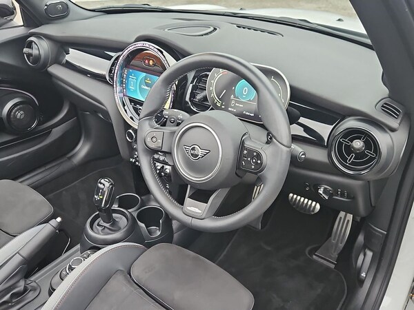 Used MINI Convertible 2024 for sale - 76142924: Photo 16
