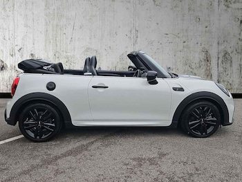 Used MINI Convertible 2024 for sale - 76142924: Photo 4