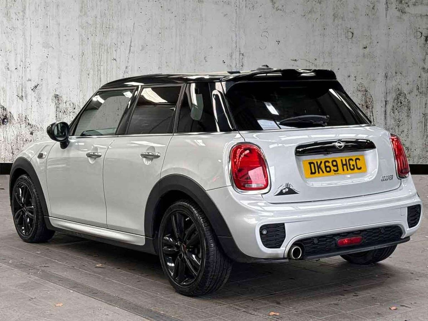 Used MINI Hatch 2019 for sale - 76596210: Photo 2