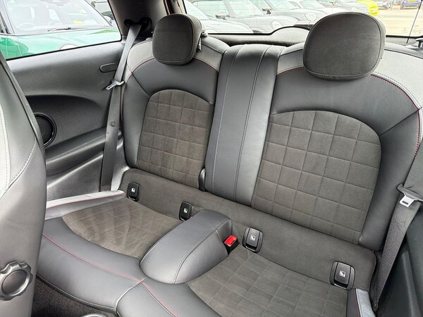 Used MINI Hatch 2023 for sale - 76243200: Photo 16
