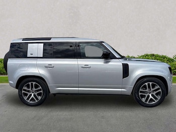 Used Land Rover Defender 2022 for sale - 79419337: Photo