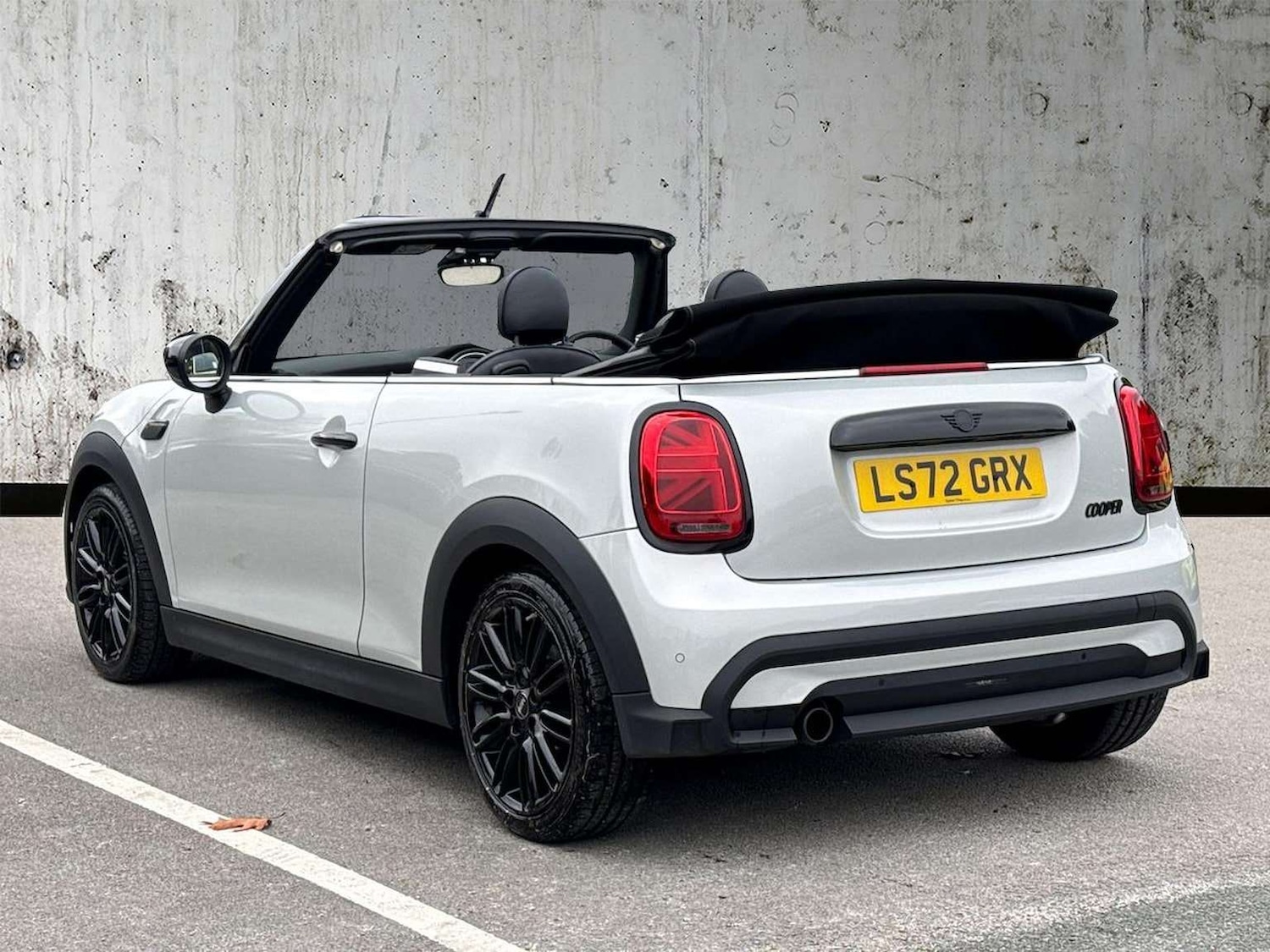Used MINI Convertible 2022 for sale - 76596260: Photo 2