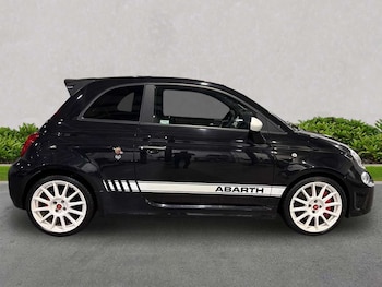Used Abarth 695 2022 for sale - 76643585: Photo
