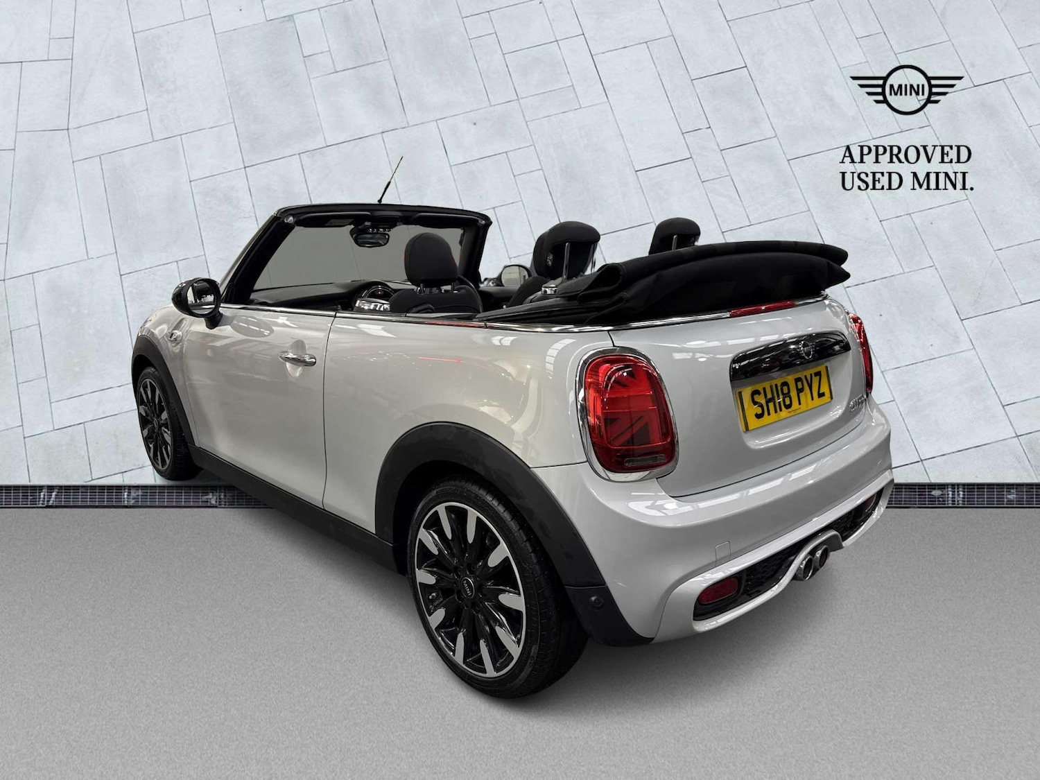 Used MINI Convertible 2018 for sale - 76879675: Photo 2