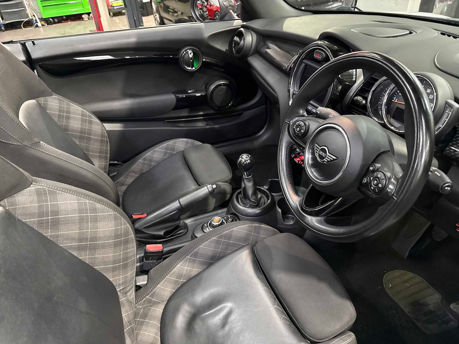 Used MINI Convertible 2018 for sale - 76879675: Photo 21