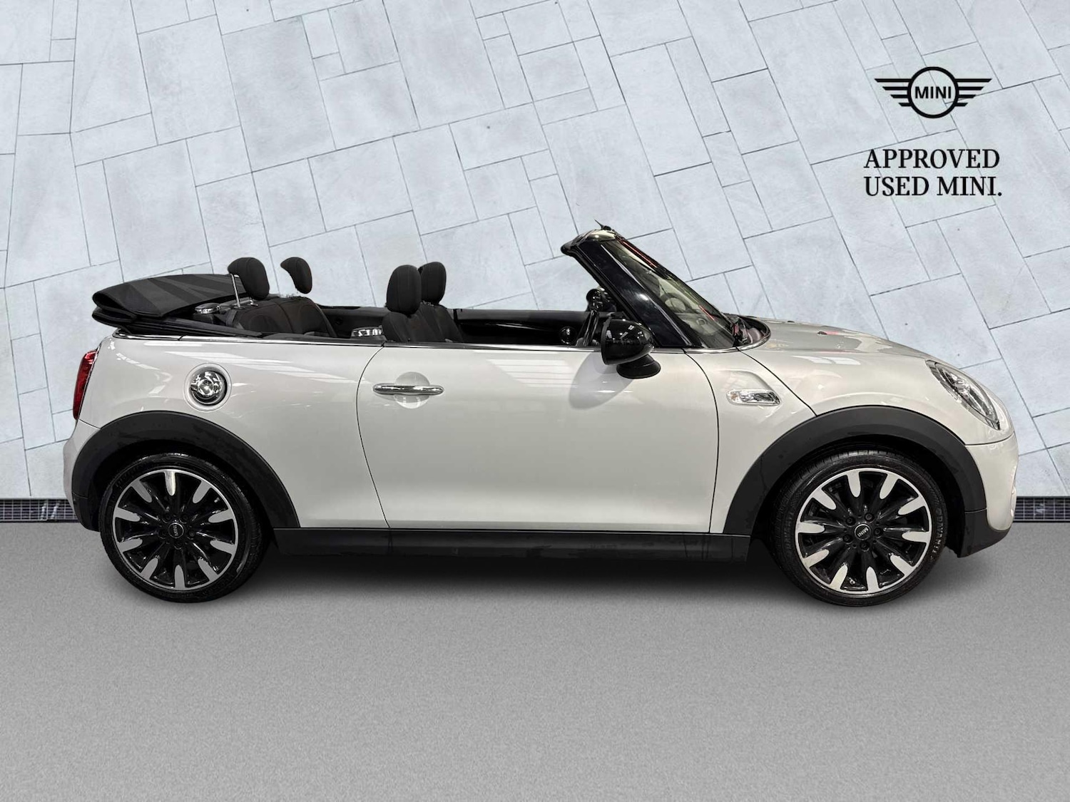 Used MINI Convertible 2018 for sale - 76879675: Photo 3