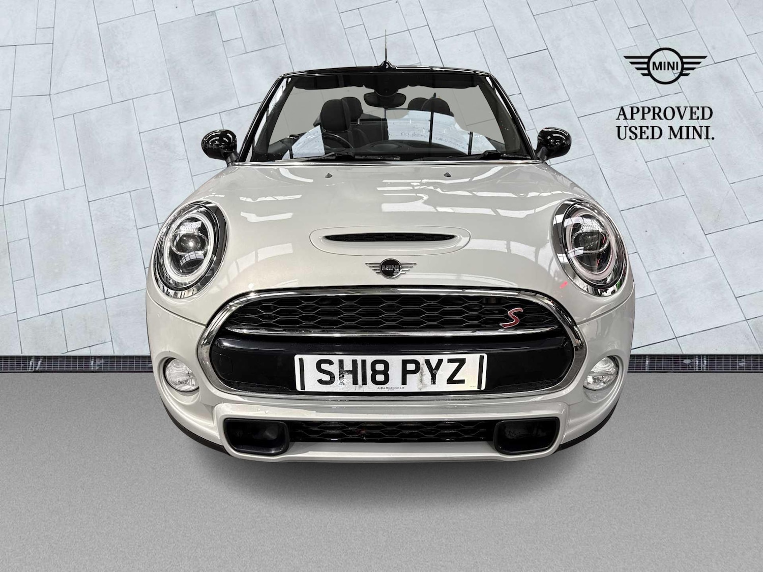 Used MINI Convertible 2018 for sale - 76879675: Photo 4