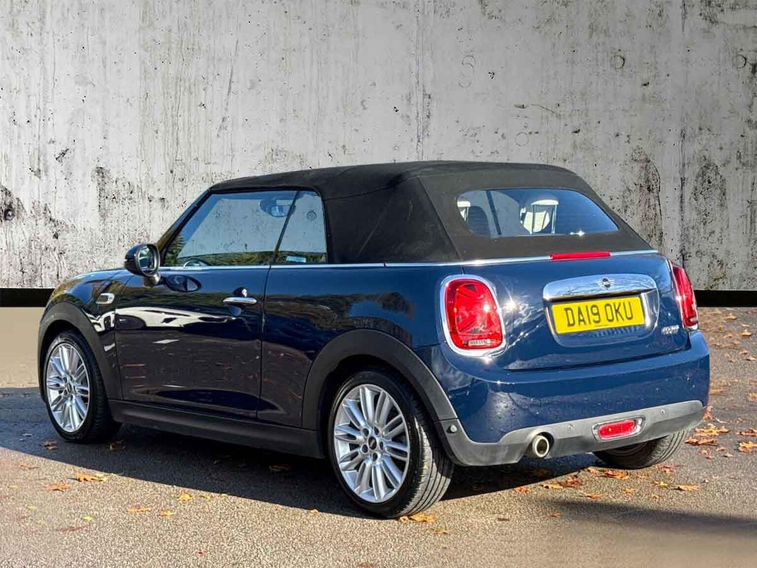 Used MINI Convertible 2019 for sale - 76376821: Photo 2