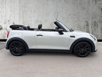 Used MINI Convertible 2022 for sale - 76436561: Photo