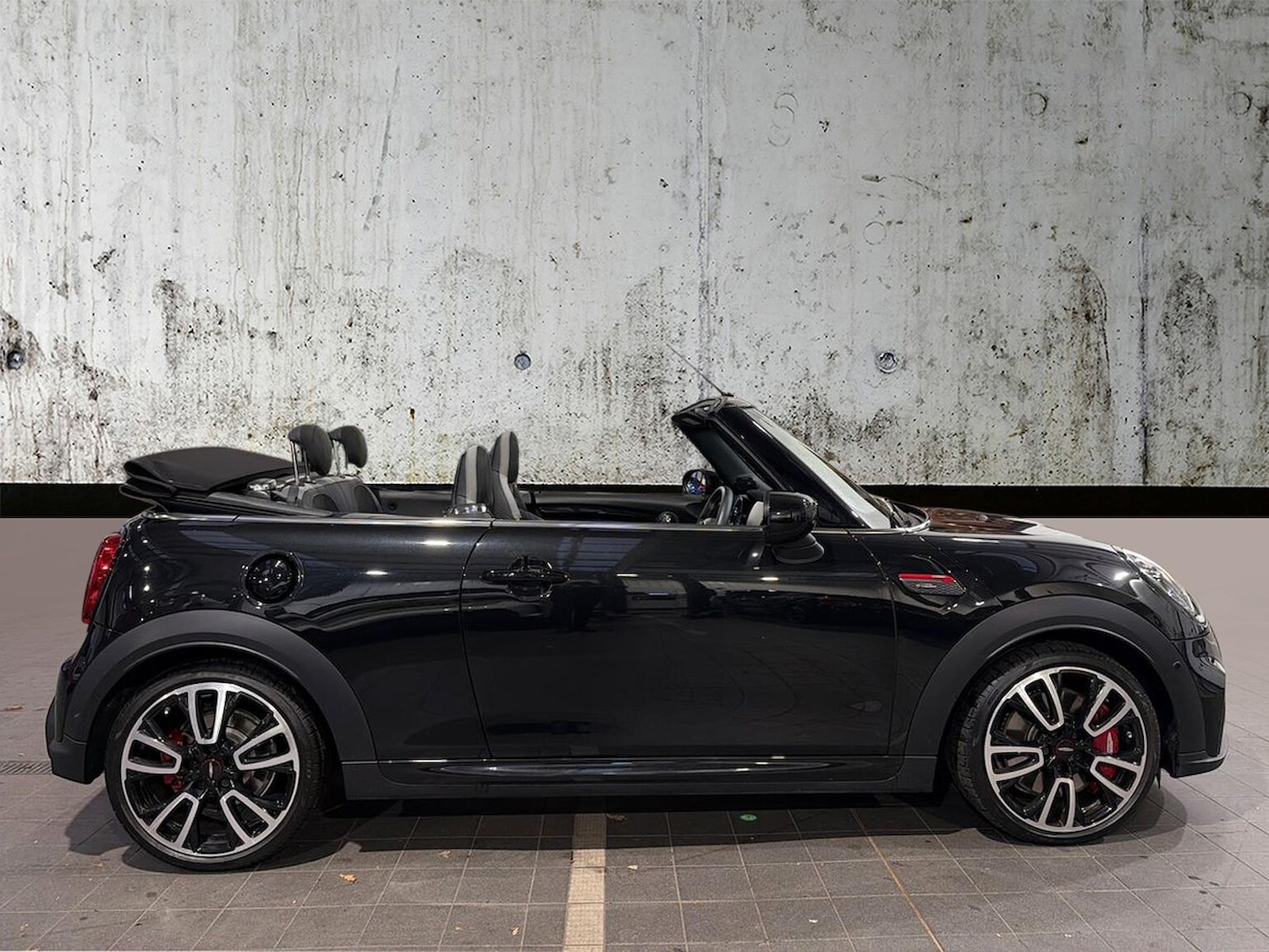 Used MINI Convertible 2024 for sale - 76455257: Photo 3