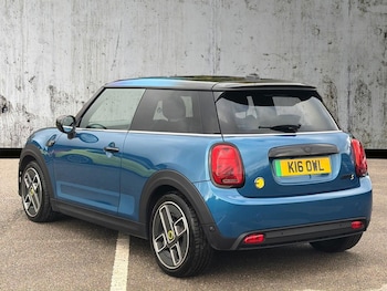 Used MINI Hatch 2021 for sale - 76340640: Photo