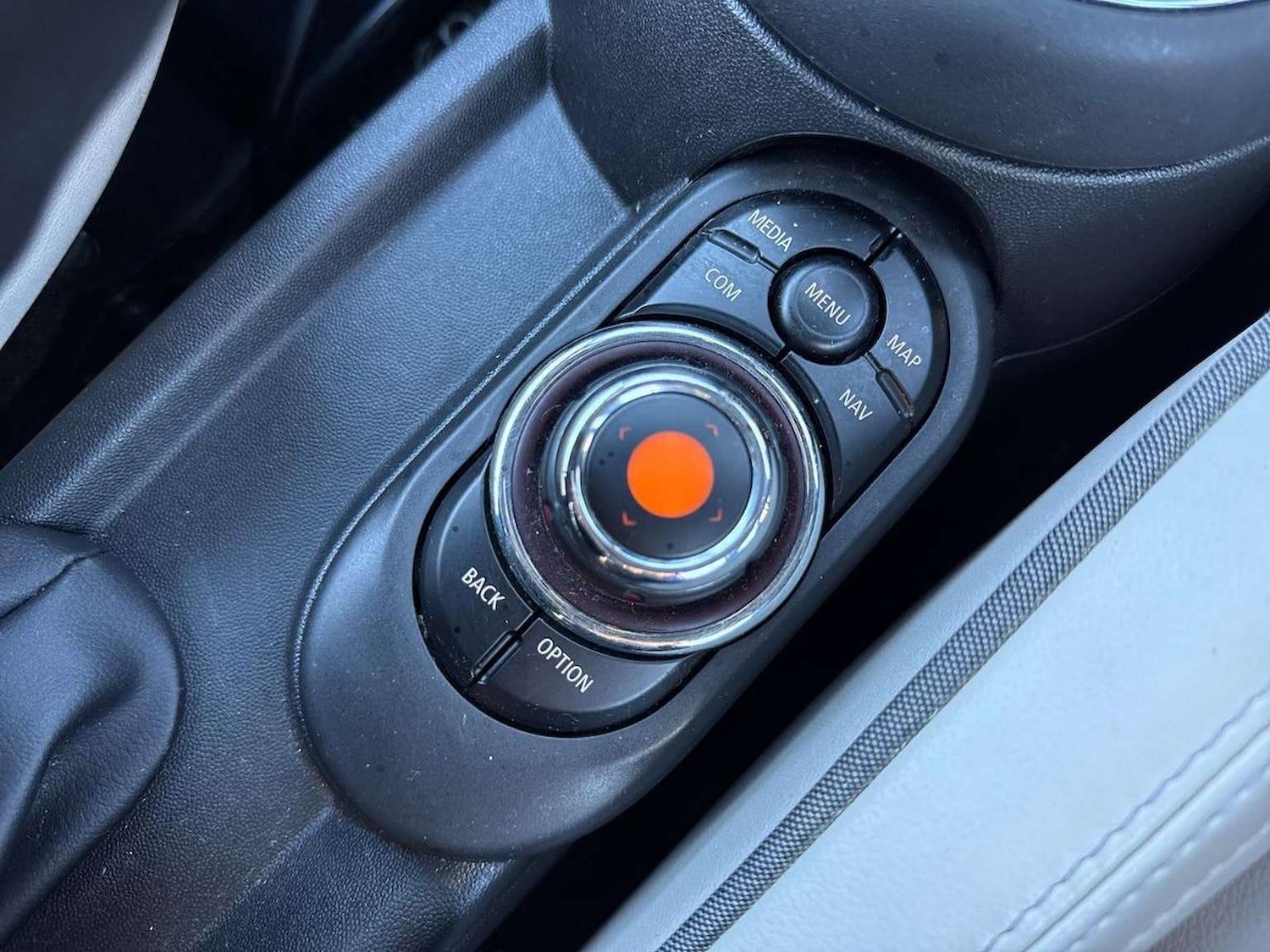 Used MINI Convertible 2019 for sale - 76596332: Photo 23