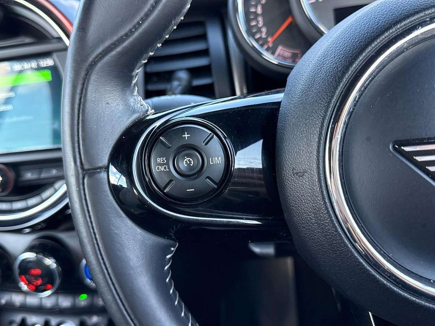 Used MINI Convertible 2019 for sale - 76596332: Photo 25