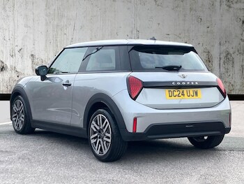 Used MINI Cooper 2024 for sale - 76313851: Photo 2