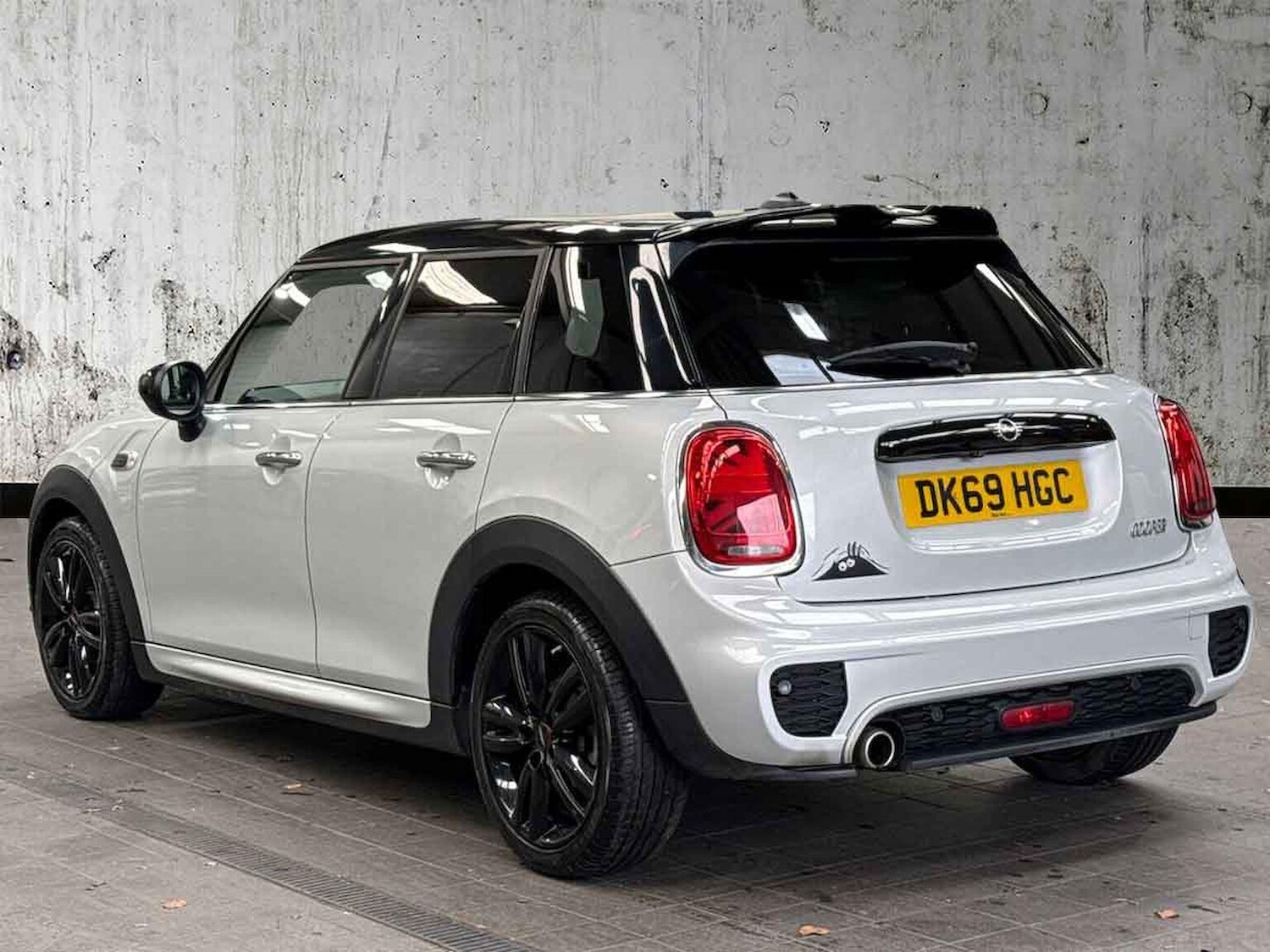 Used MINI Hatch 2019 for sale - 76455291: Photo 2