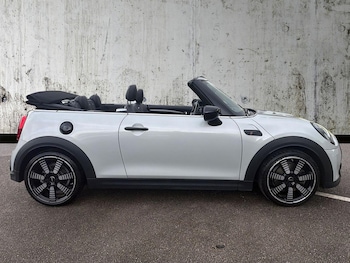 Used MINI Convertible 2022 for sale - 76331035: Photo
