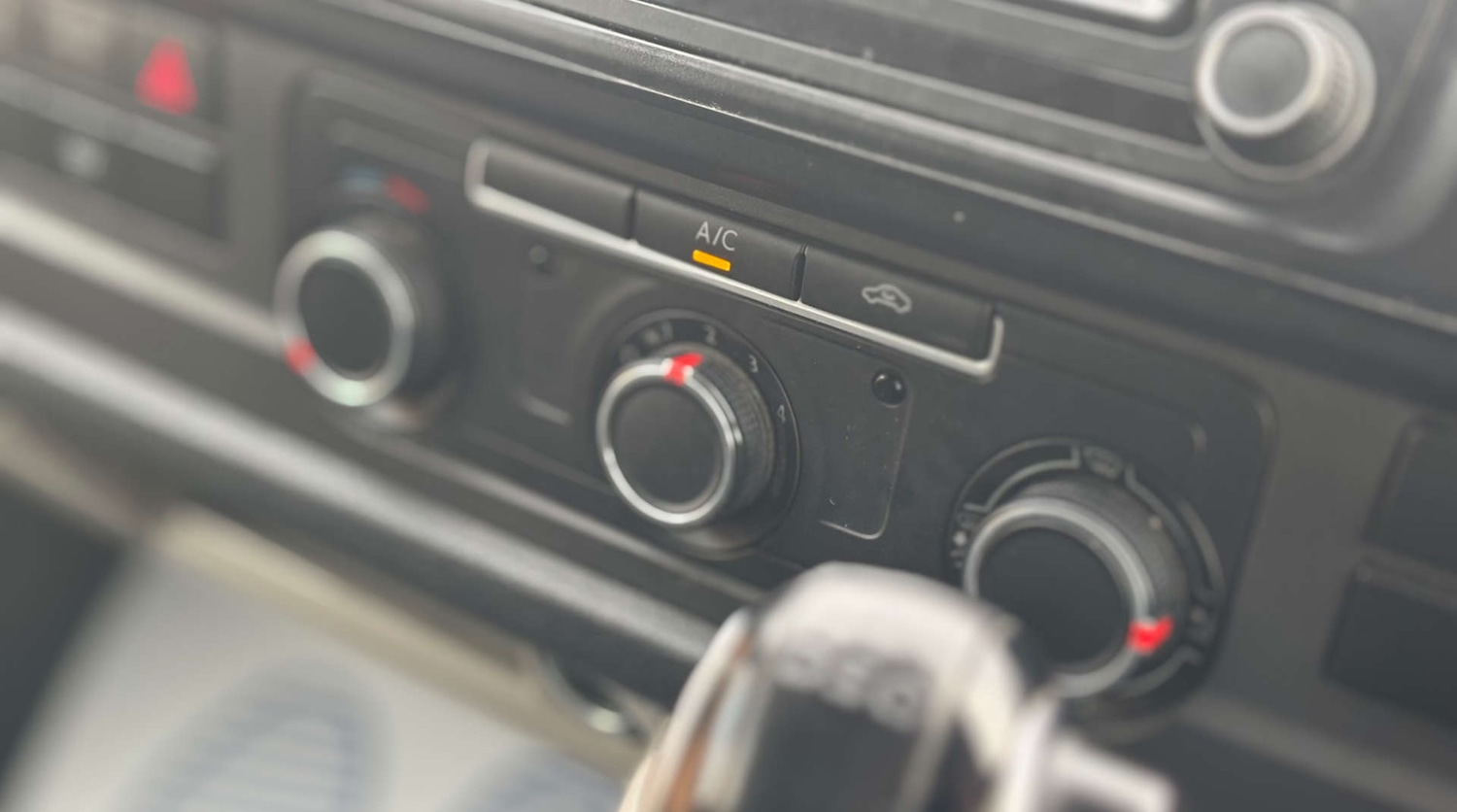 Used Volkswagen Transporter 2017 for sale - 76946112: Photo 31