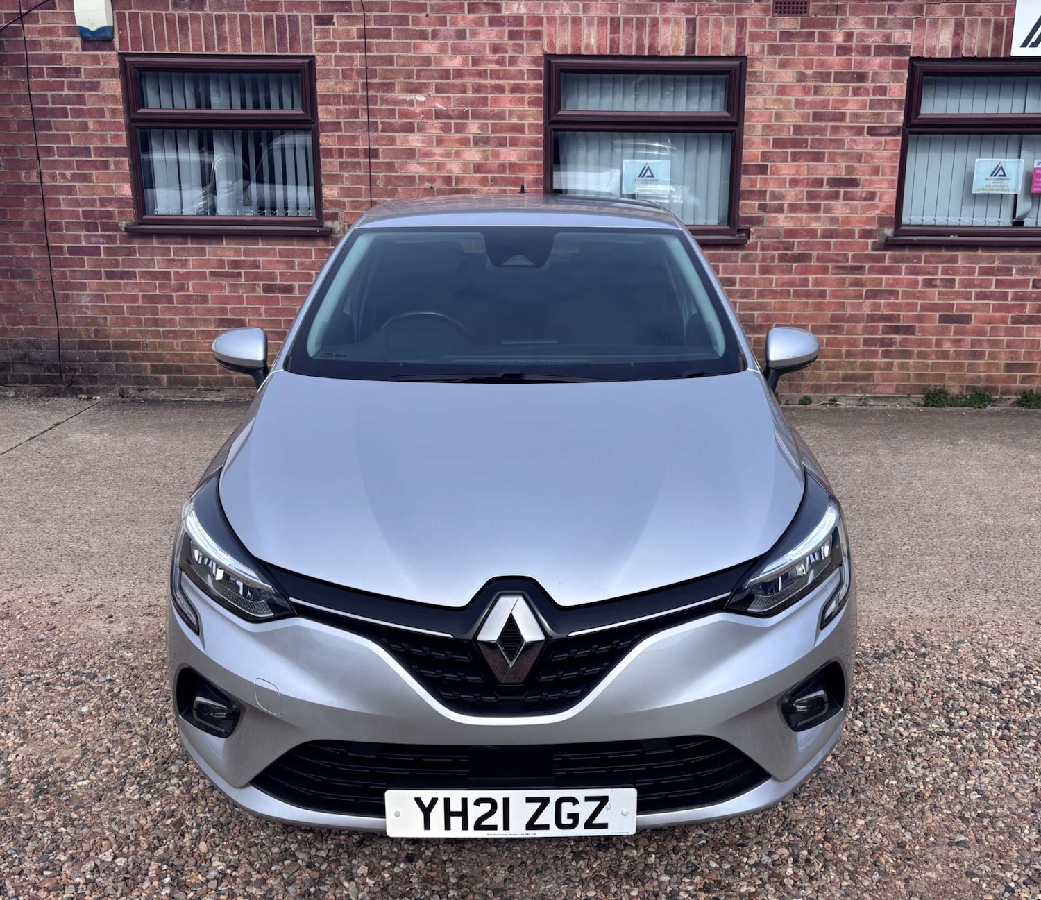 Used Renault Clio 2021 for sale - 78055116: Photo 2