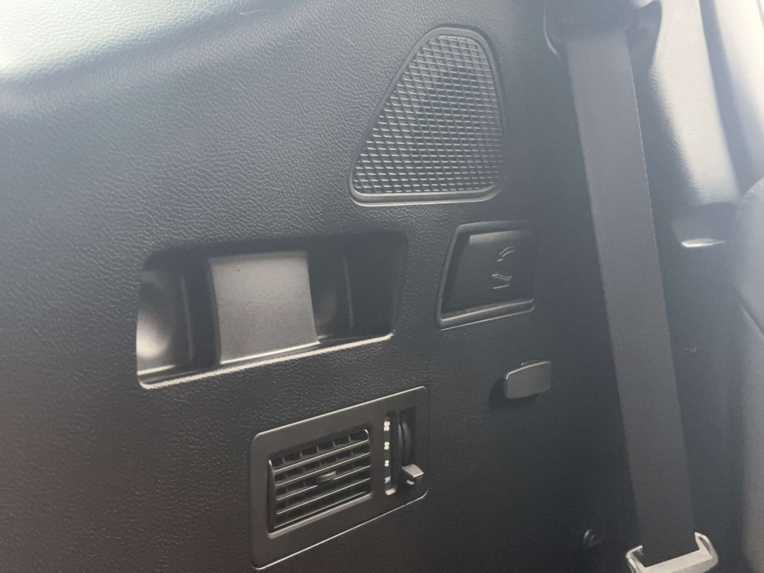 Used Hyundai Santa Fe 2017 for sale - 77622833: Photo 25