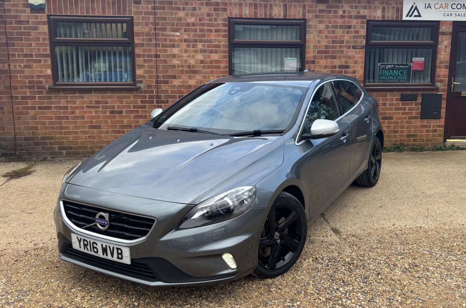 Used Volvo V40 2016 for sale - 76681859: Photo 3