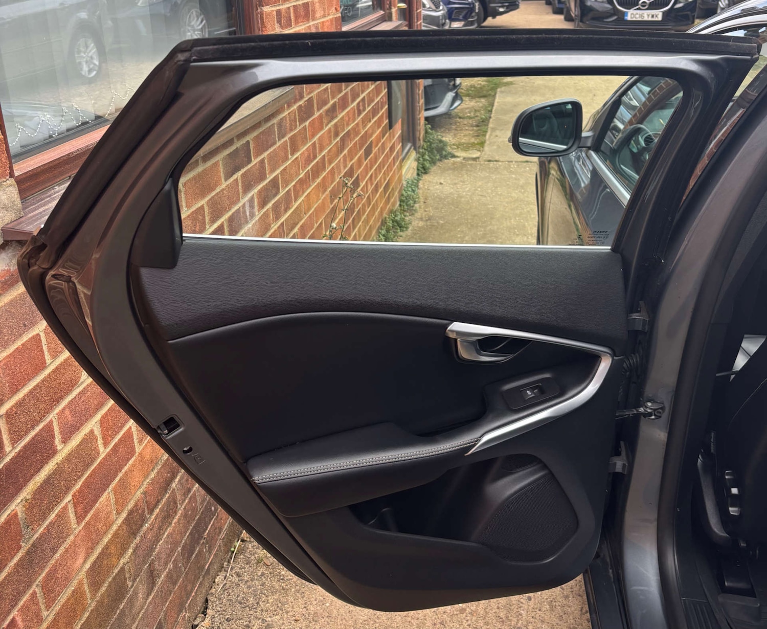 Used Volvo V40 2016 for sale - 76681859: Photo 31