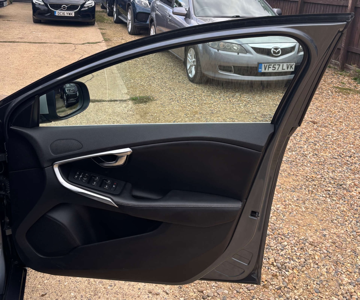 Used Volvo V40 2016 for sale - 76681859: Photo 40