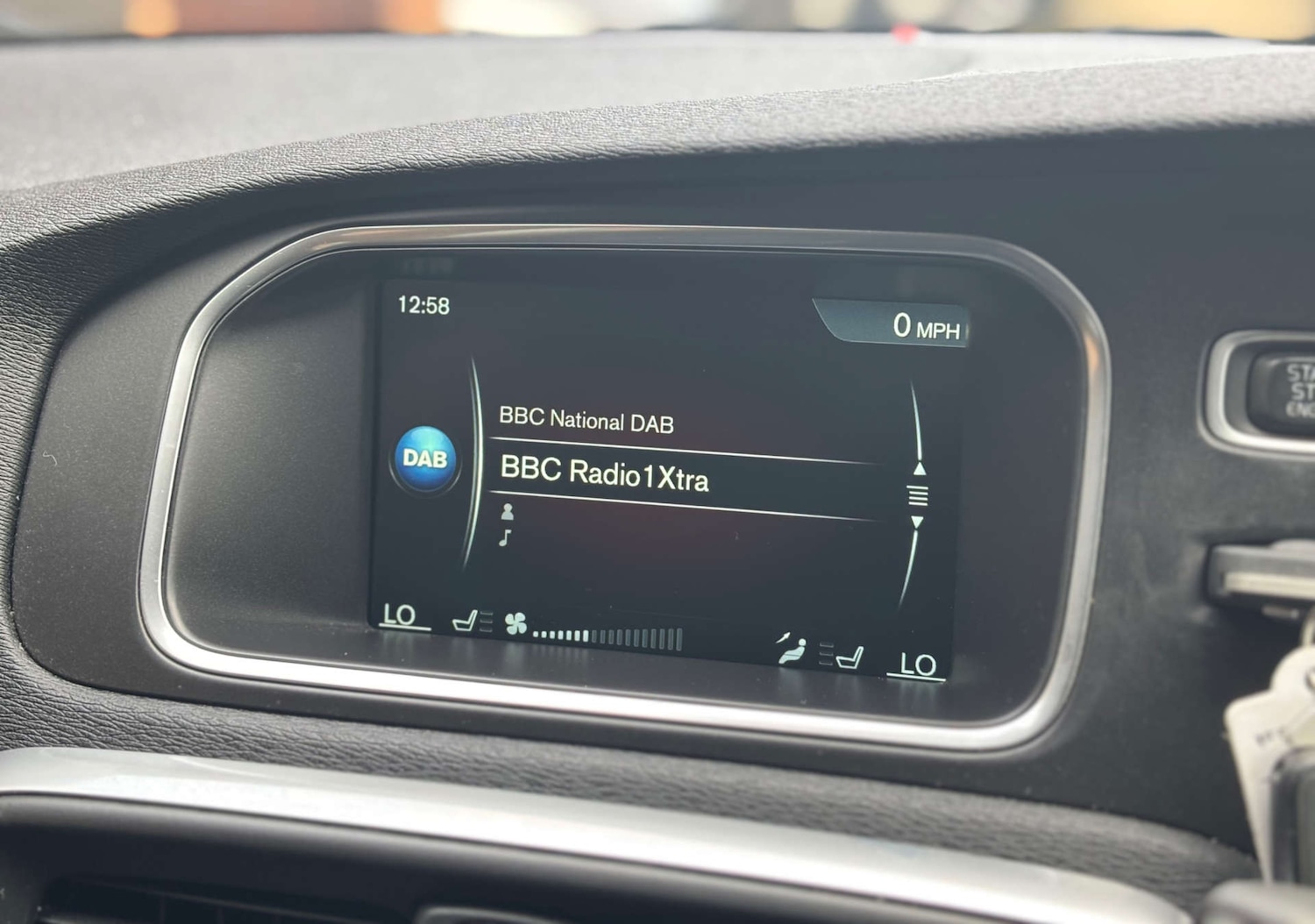 Used Volvo V40 2016 for sale - 76681859: Photo 45