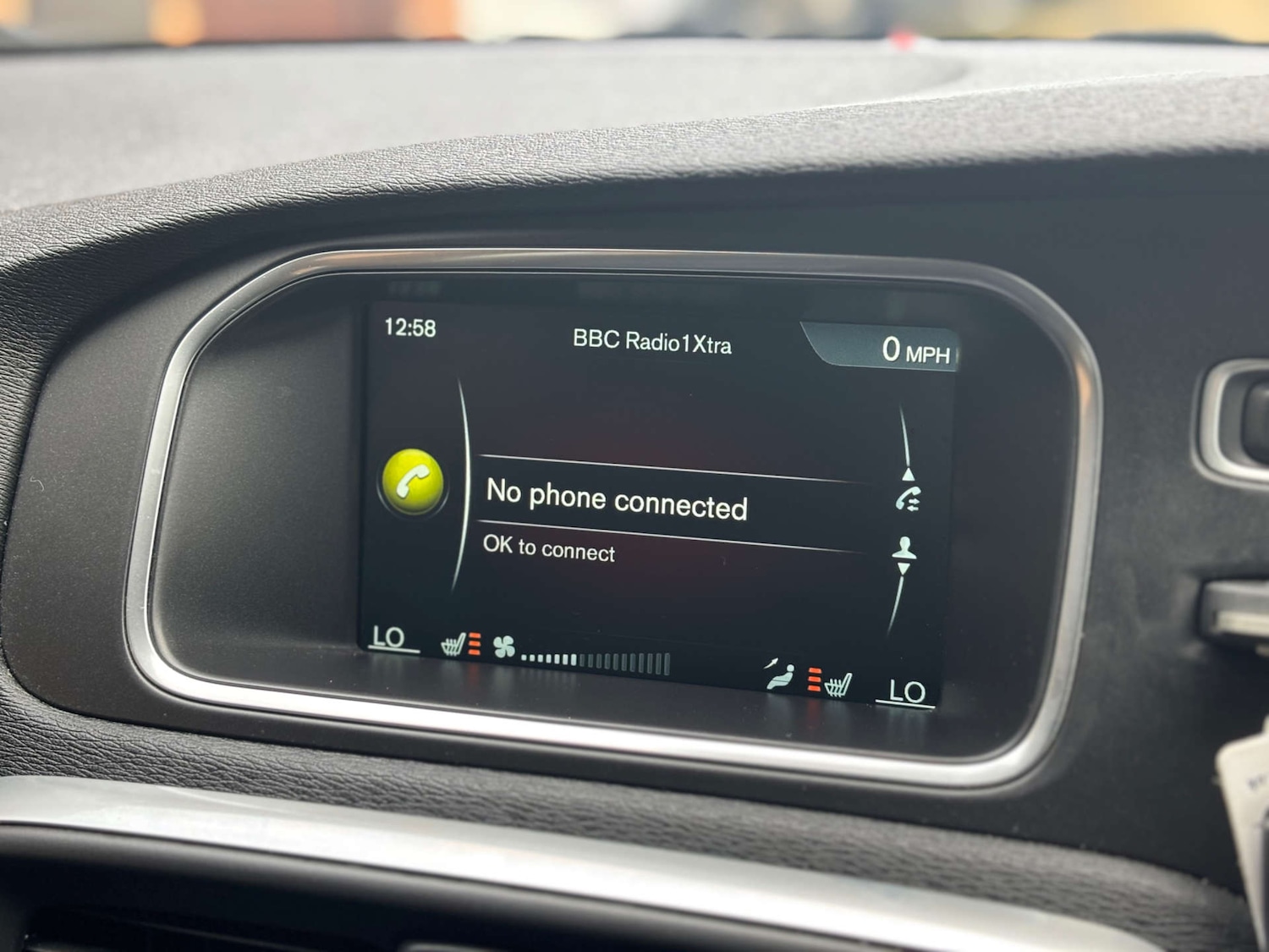 Used Volvo V40 2016 for sale - 76681859: Photo 47