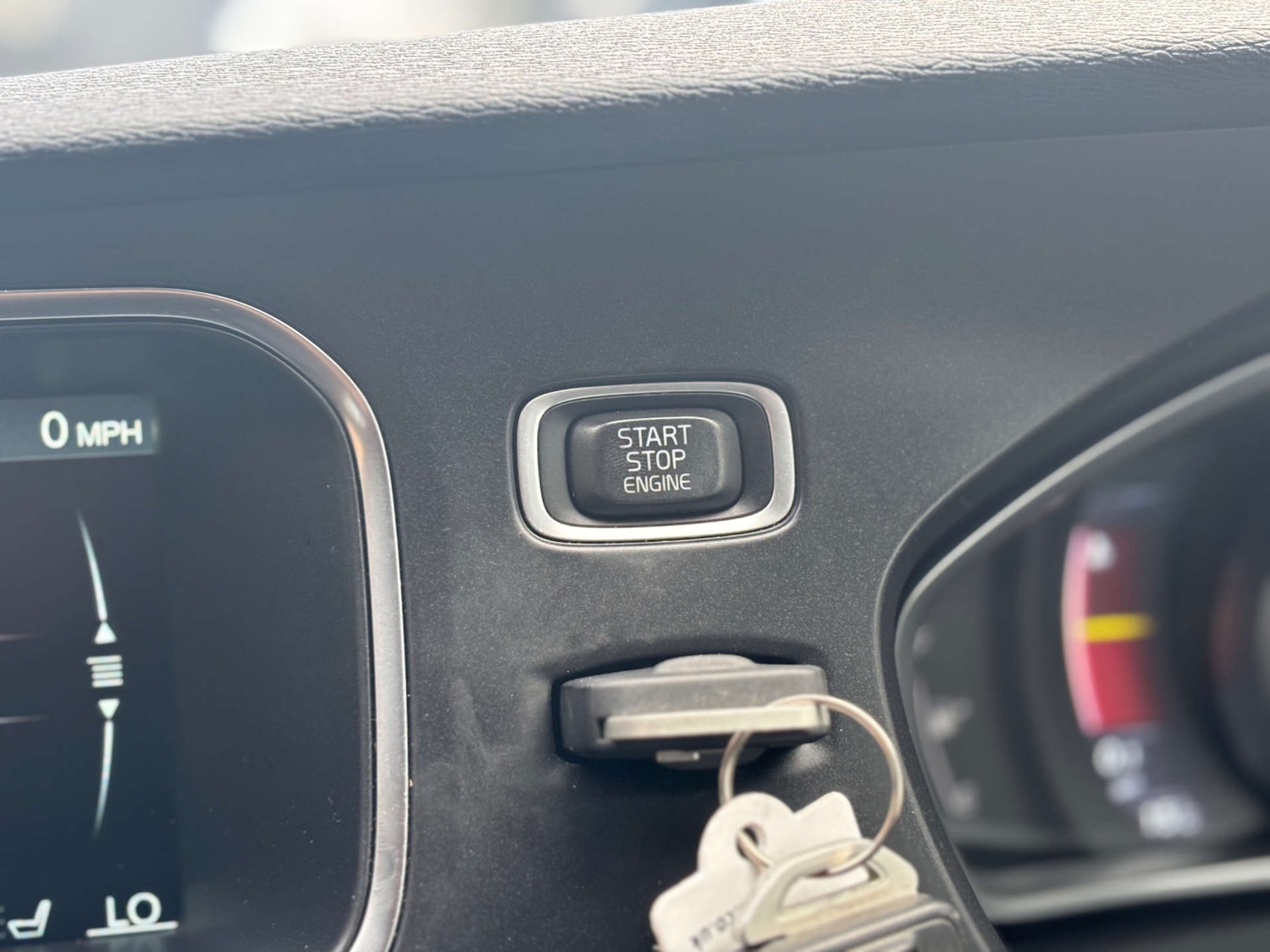 Used Volvo V40 2016 for sale - 76681859: Photo 50