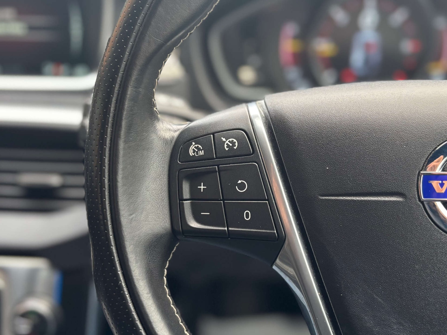 Used Volvo V40 2016 for sale - 76681859: Photo 53